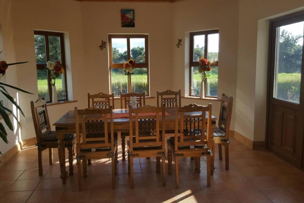 Annies Meadow. Villa Нок Екстериор снимка