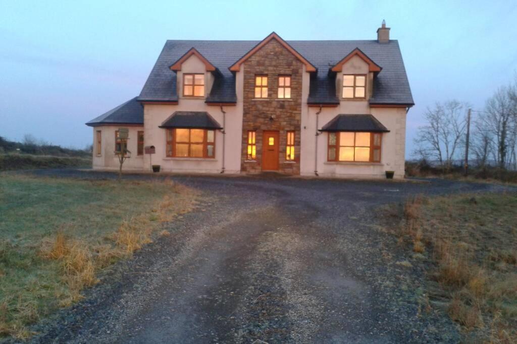 Annies Meadow. Villa Нок Екстериор снимка