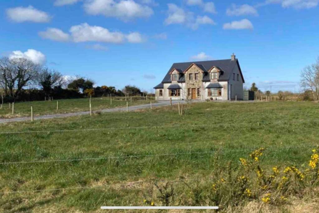 Annies Meadow. Villa Нок Екстериор снимка