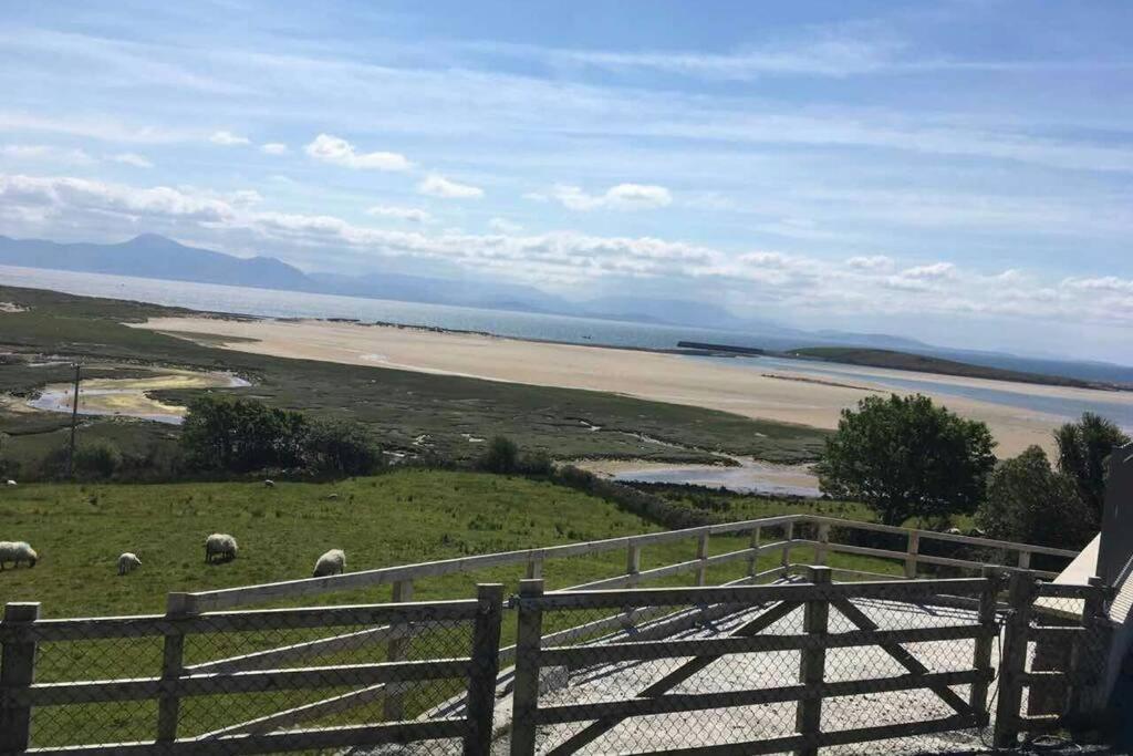 Annies Meadow. Villa Нок Екстериор снимка