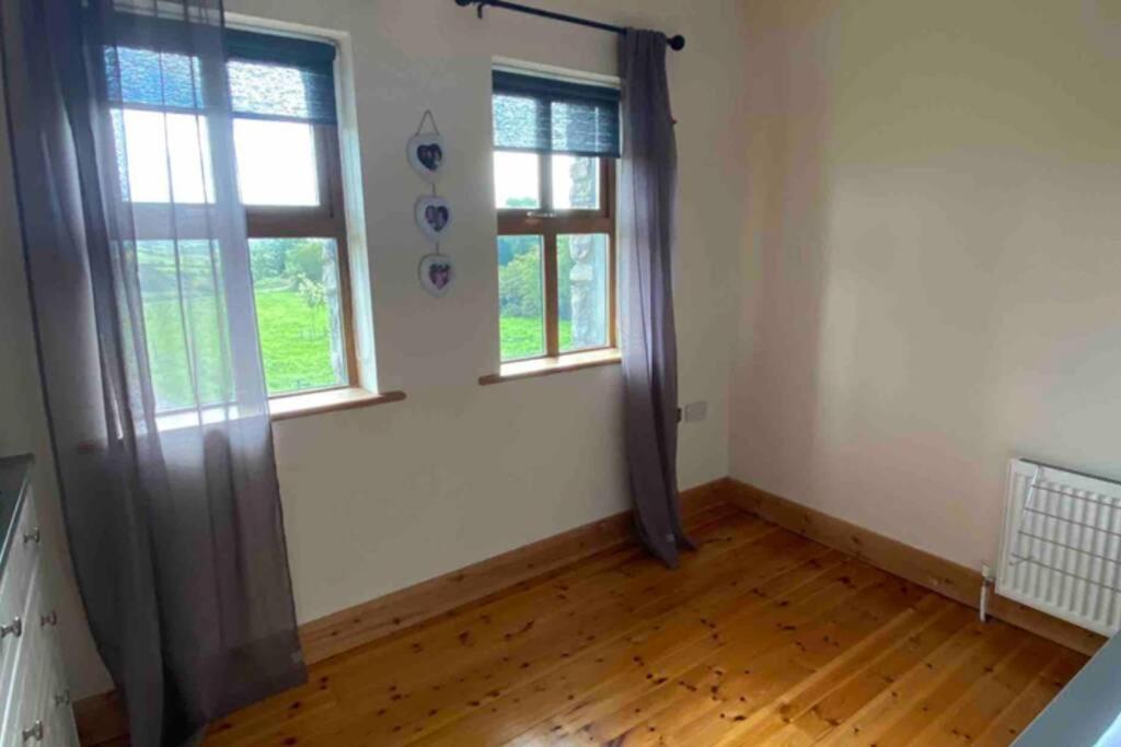 Annies Meadow. Villa Нок Екстериор снимка